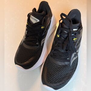 Saucony Omni 22 Running Athletic Shoes, Women's 5 Black/ White New
